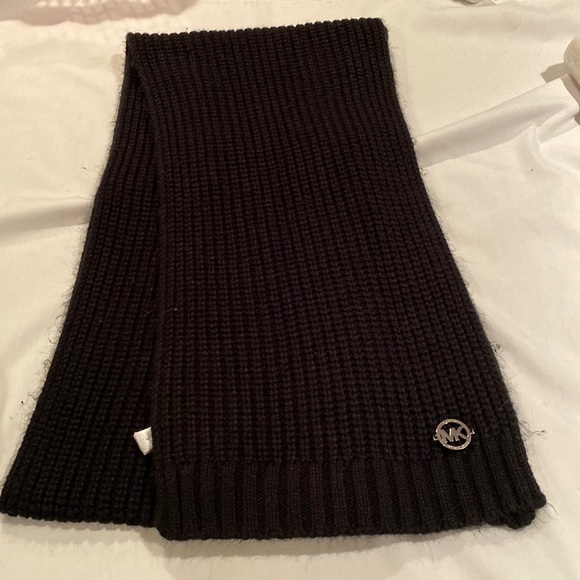 Michael Kors knit scarf - Picture 1 of 4